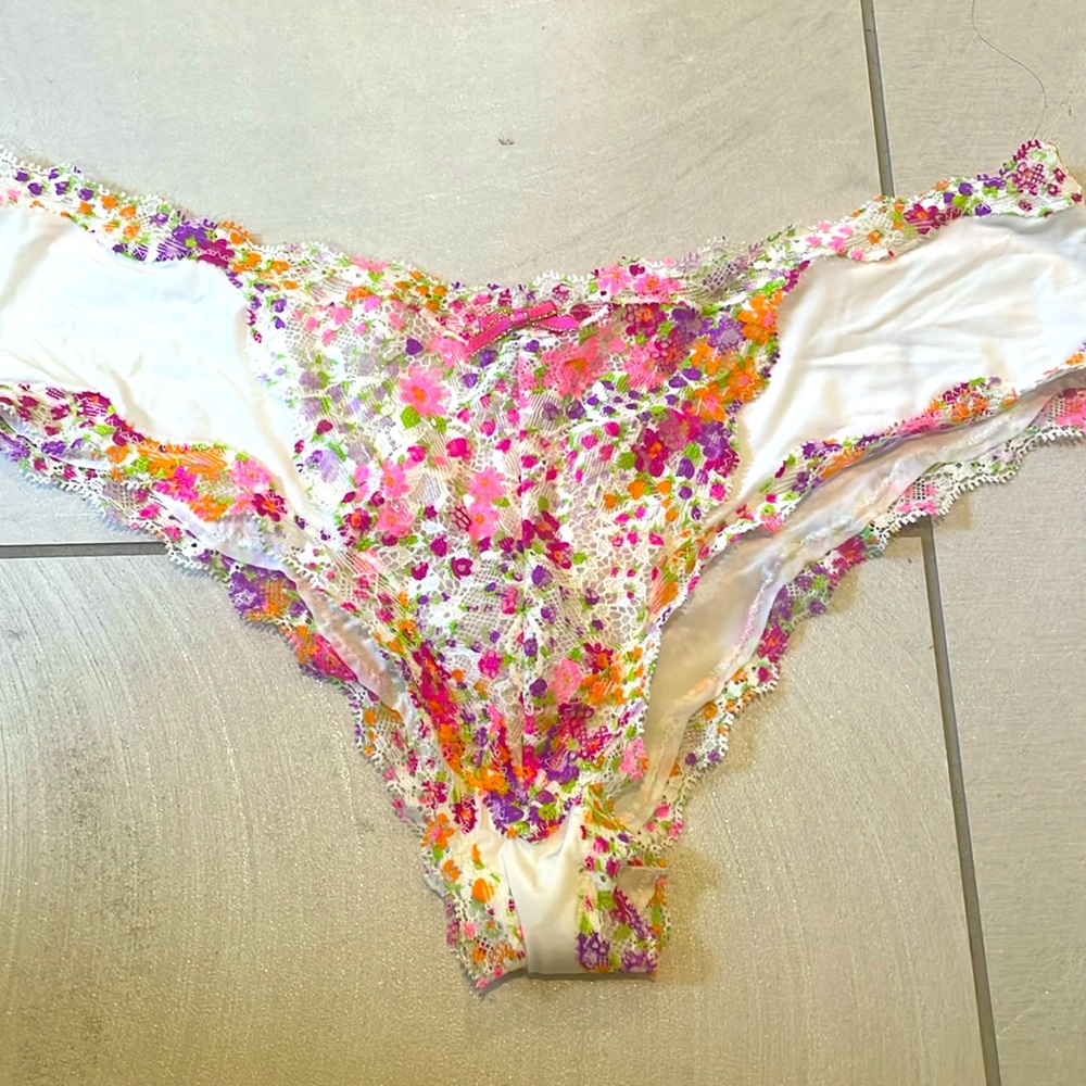 NWT Victoria’s Secret cheeky M